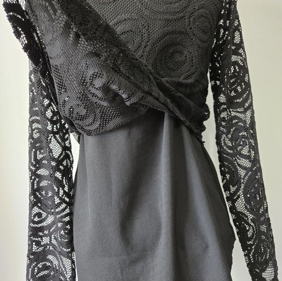 WAGGON PARIS lightweight Lace Overlay Hi-Lo Top. Size Small - Picture 7 of 14